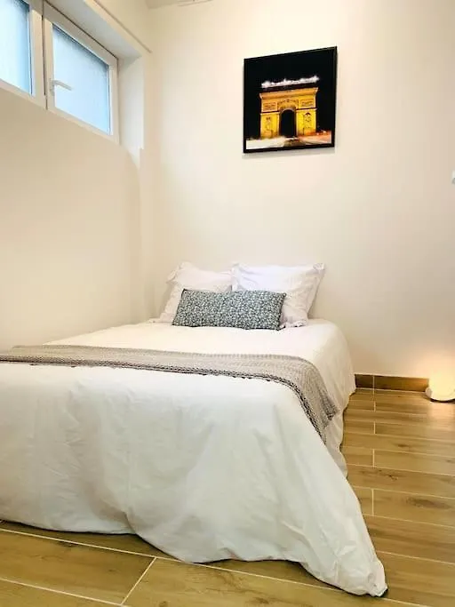 House - 2 Bedrooms - Champs-elysees Apartment *