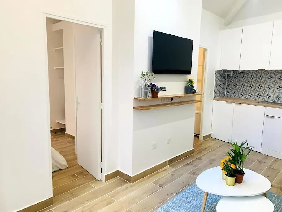 House - 2 Bedrooms - Champs-elysees *